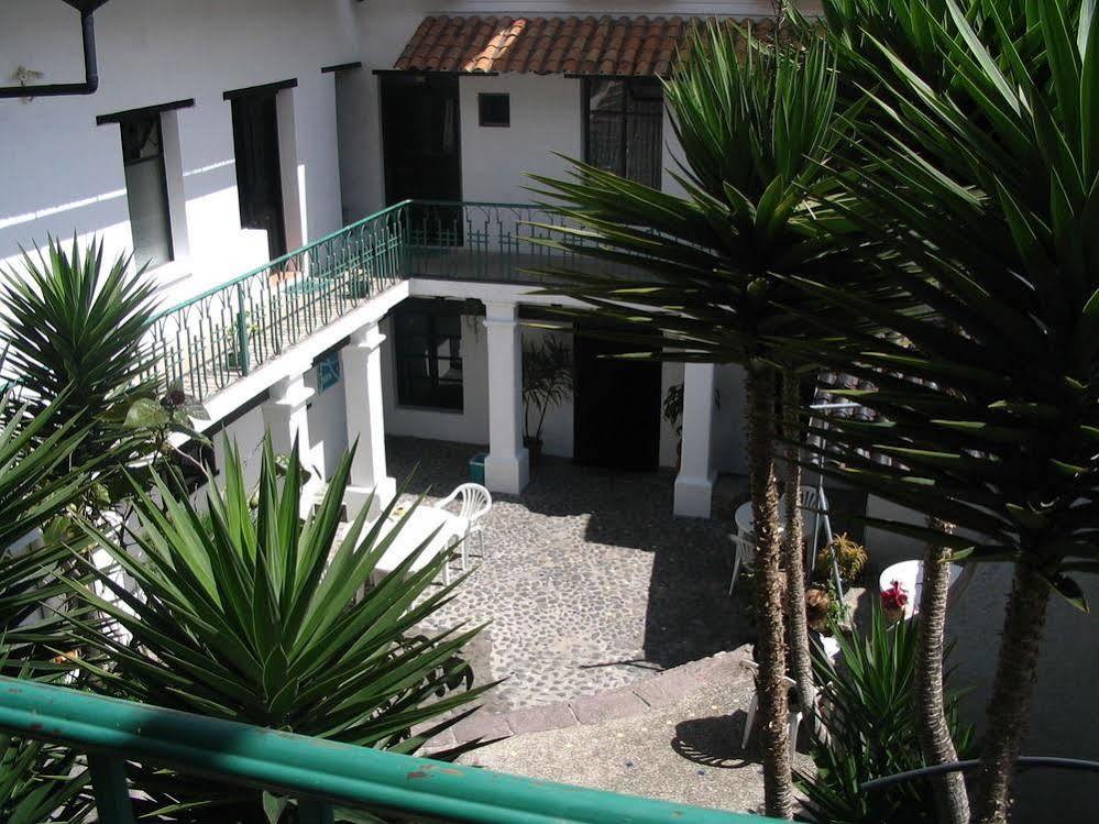 Hostal L'Auberge Inn Quito Exterior photo