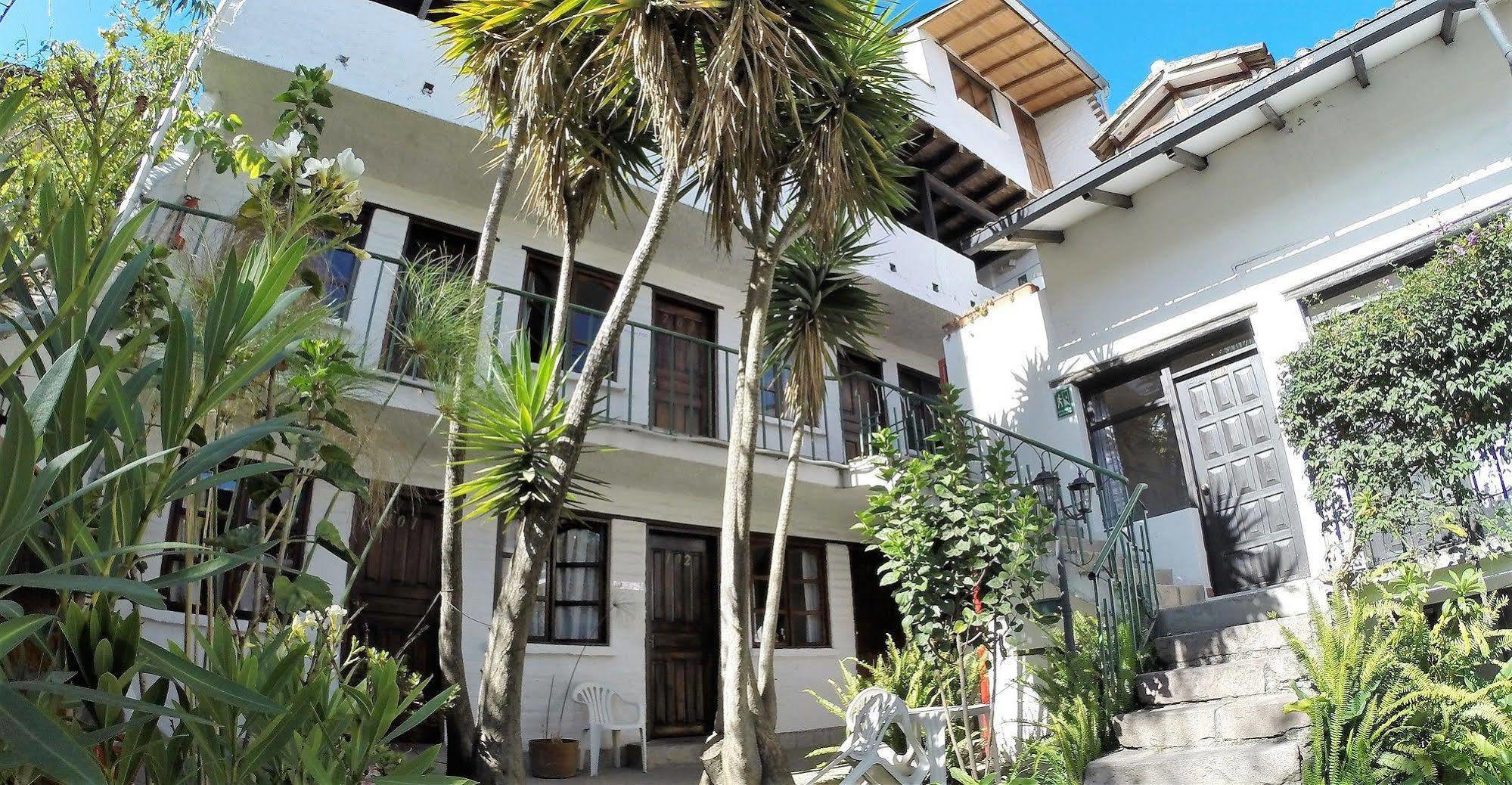 Hostal L'Auberge Inn Quito Exterior photo