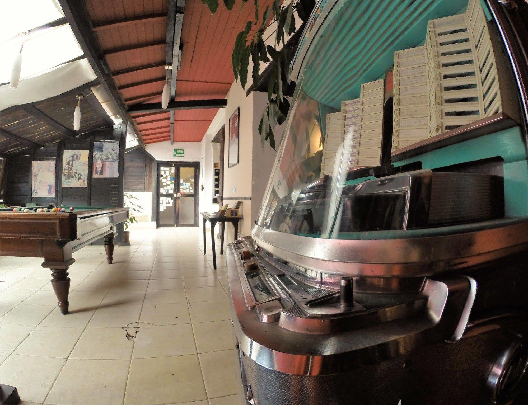 Hostal L'Auberge Inn Quito Exterior photo