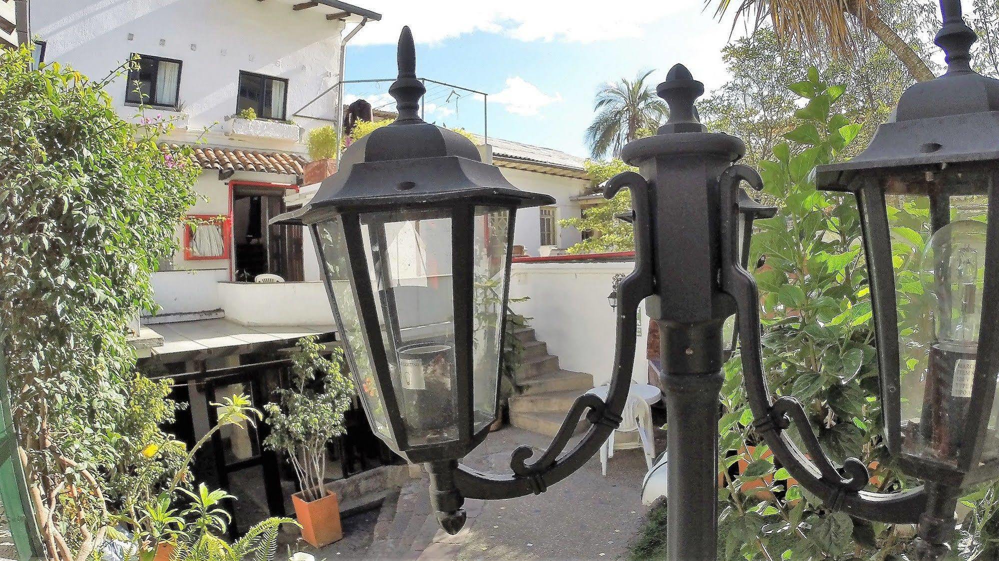 Hostal L'Auberge Inn Quito Exterior photo
